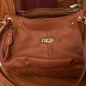 Tan brown shoulder bag.